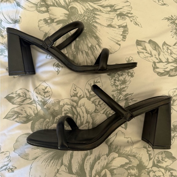 Block Heels - Picture 2 of 4